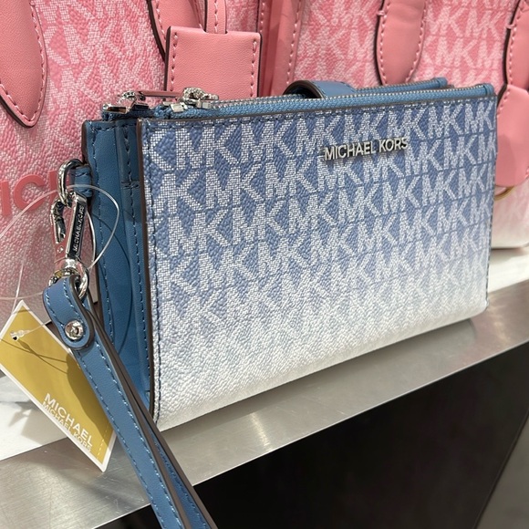 MICHAEL KORS
Jet Set Lg Ombré Logo Double-Zip Wristlet-Wallet-Phone Case Holder - Picture 5 of 16